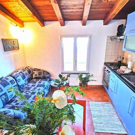 Cinque Terre Sea View Apartment เวอนาซซา ภายนอก รูปภาพ