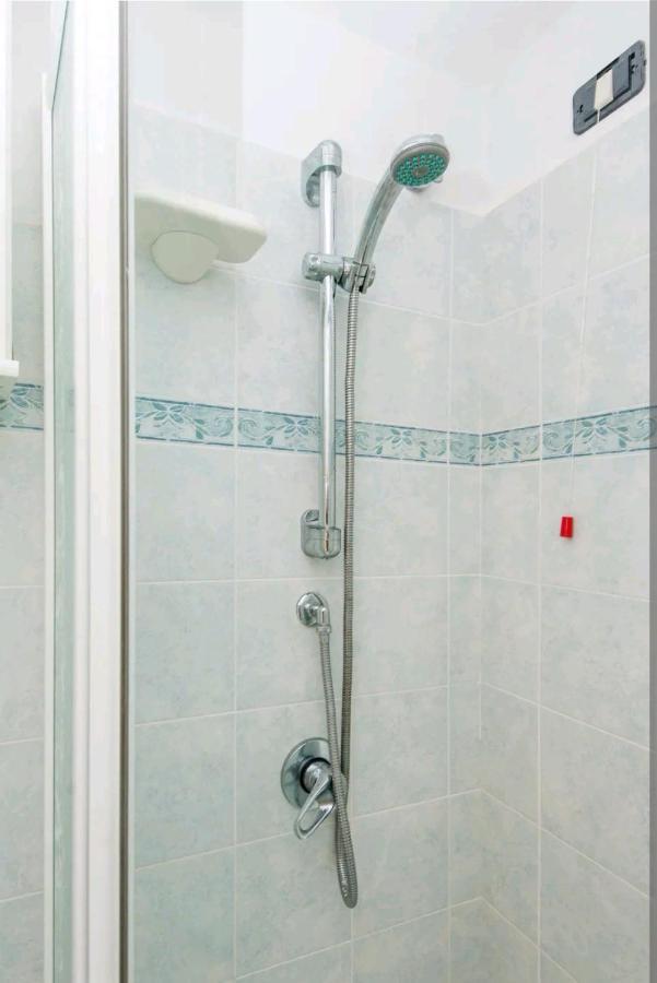 Cinque Terre Sea View Apartment เวอนาซซา ภายนอก รูปภาพ