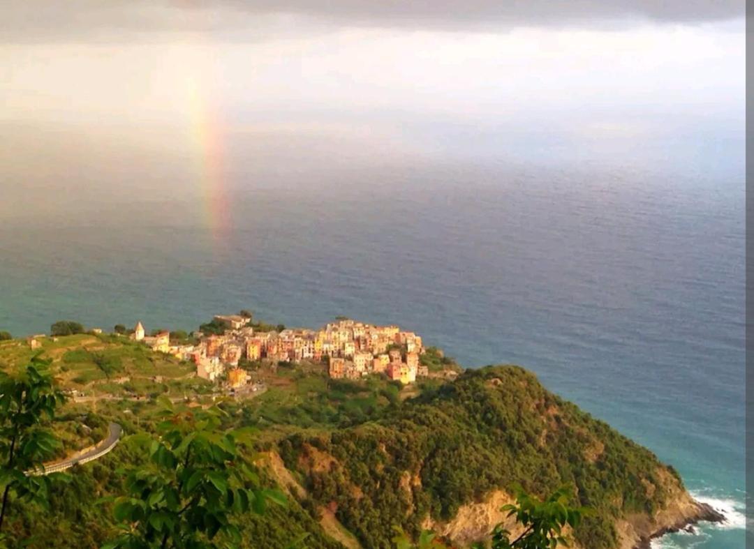 Cinque Terre Sea View Apartment เวอนาซซา ภายนอก รูปภาพ