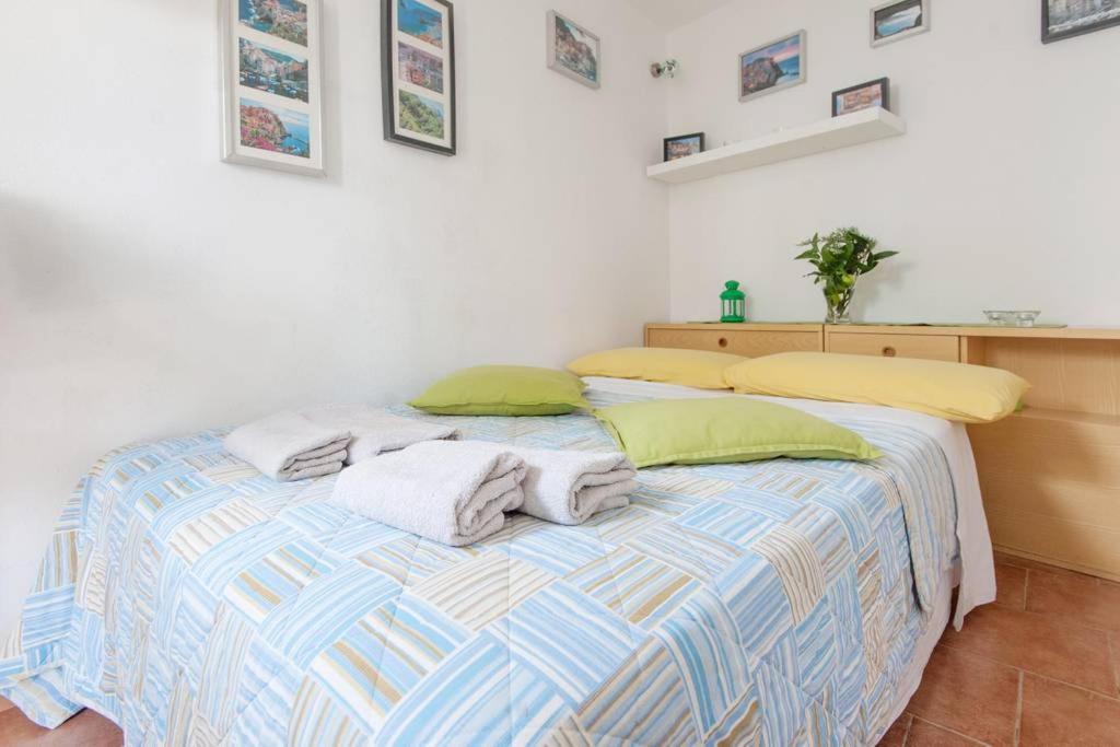 Cinque Terre Sea View Apartment เวอนาซซา ภายนอก รูปภาพ