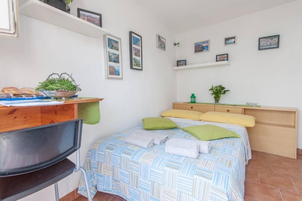 Cinque Terre Sea View Apartment เวอนาซซา ภายนอก รูปภาพ