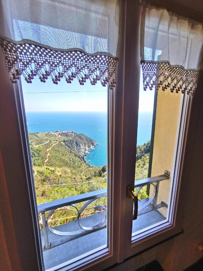 Cinque Terre Sea View Apartment เวอนาซซา ภายนอก รูปภาพ